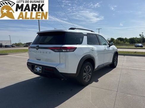 Used 2025 Nissan Pathfinder SV FWD image 5