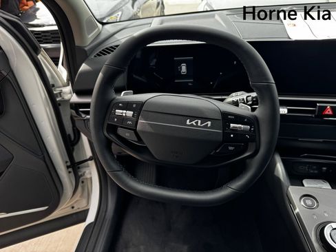 New 2026 Kia Sportage EX image 14