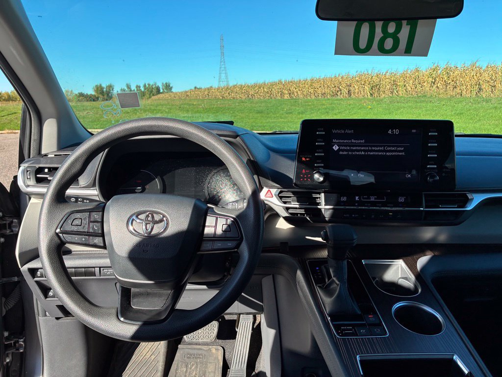 Used 2022 Toyota Sienna LE FWD image 12
