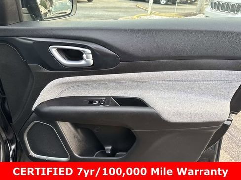 Certified 2024 Jeep Compass Latitude image 8