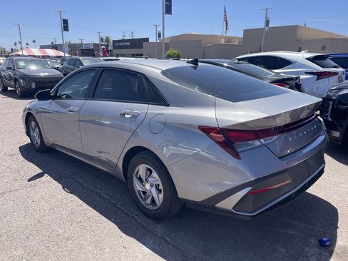 Used 2024 Hyundai Elantra SE image 9