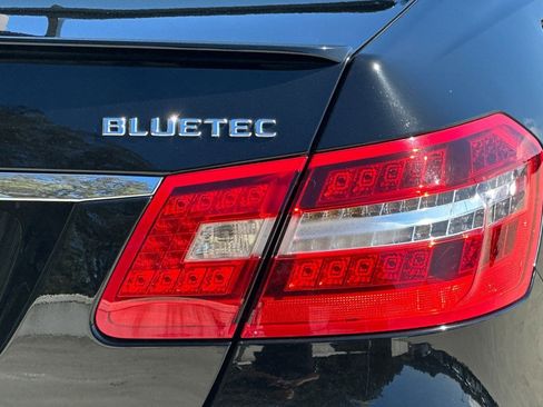 Used 2011 Mercedes-Benz E 350 BlueTEC Sedan image 12