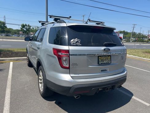 Used 2014 Ford Explorer XLT w/ Equipment Group 202A AWD/4WD image 2