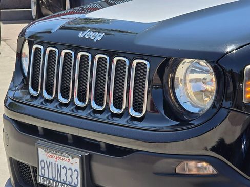 Used 2018 Jeep Renegade Latitude image 8