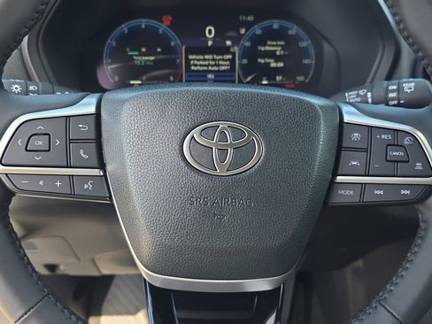 New 2025 Toyota Grand Highlander FWD image 25