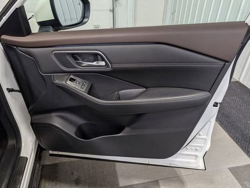 Used 2023 Nissan Rogue Platinum w/ Platinum Premium Package image 28