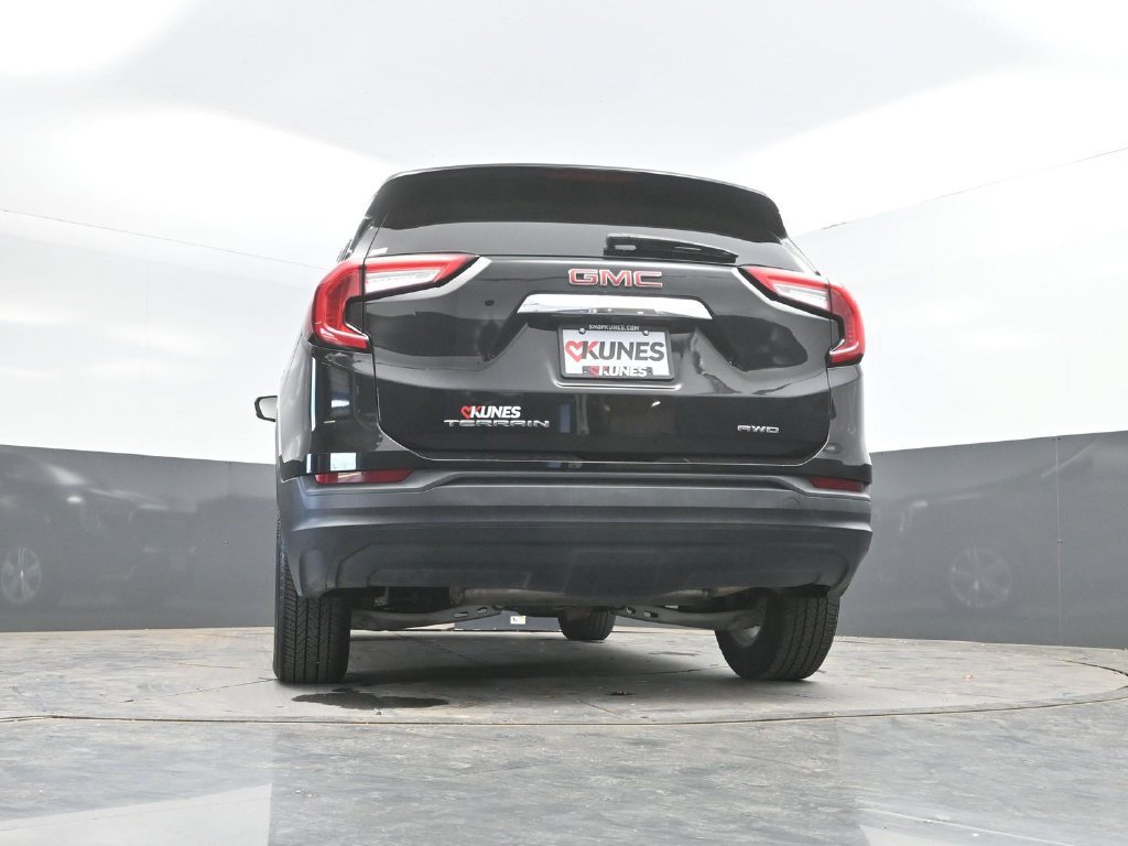 Used 2024 GMC Terrain SLE AWD/4WD image 35