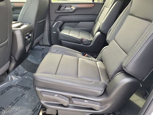 New 2026 GMC Yukon XL Denali w/ Denali Reserve Package AWD/4WD image 8