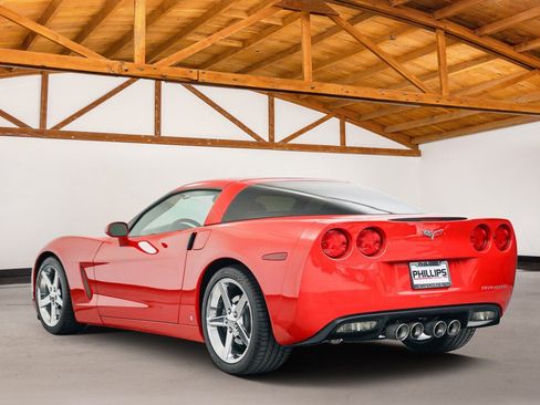 Used 2007 Chevrolet Corvette Coupe w/ Preferred Equipment Group image 3