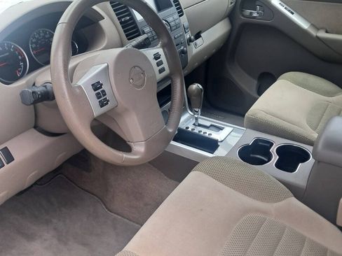 Used 2009 Nissan Pathfinder SE RWD image 2