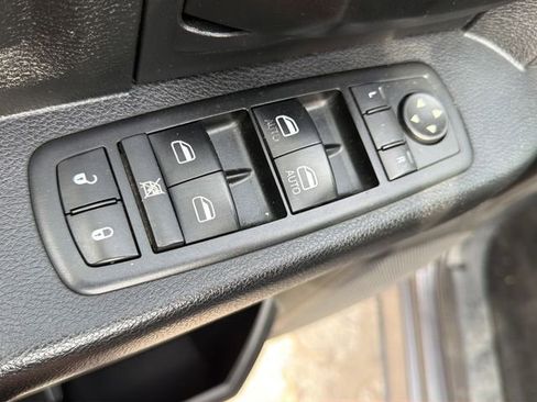 Used 2014 RAM 1500 Express image 21