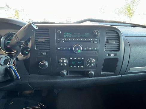 Used 2007 Chevrolet Silverado 2500 LT w/ 1LT Convenience Package AWD/4WD image 16