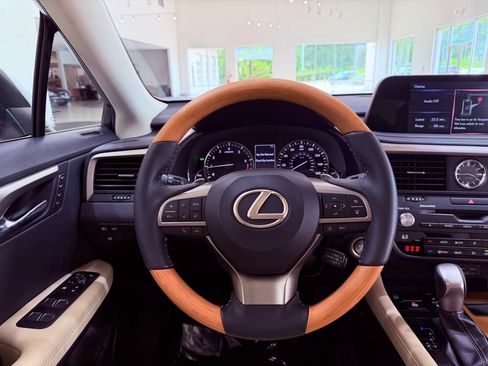 Certified 2022 Lexus RX 350 FWD w/ Premium Package image 18