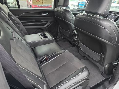 Used 2023 Jeep Grand Cherokee L Laredo RWD image 40