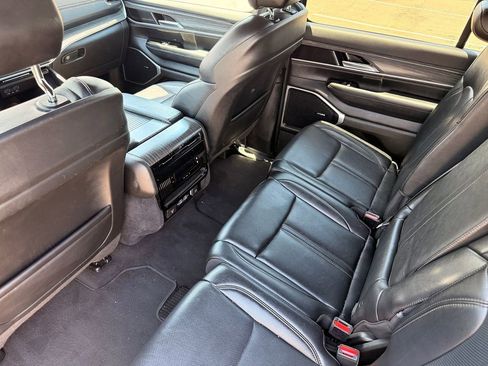 Used 2024 Jeep Wagoneer L Series II RWD image 4