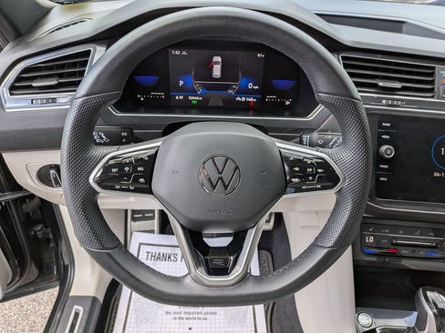Used 2022 Volkswagen Tiguan SE R-Line AWD/4WD image 15