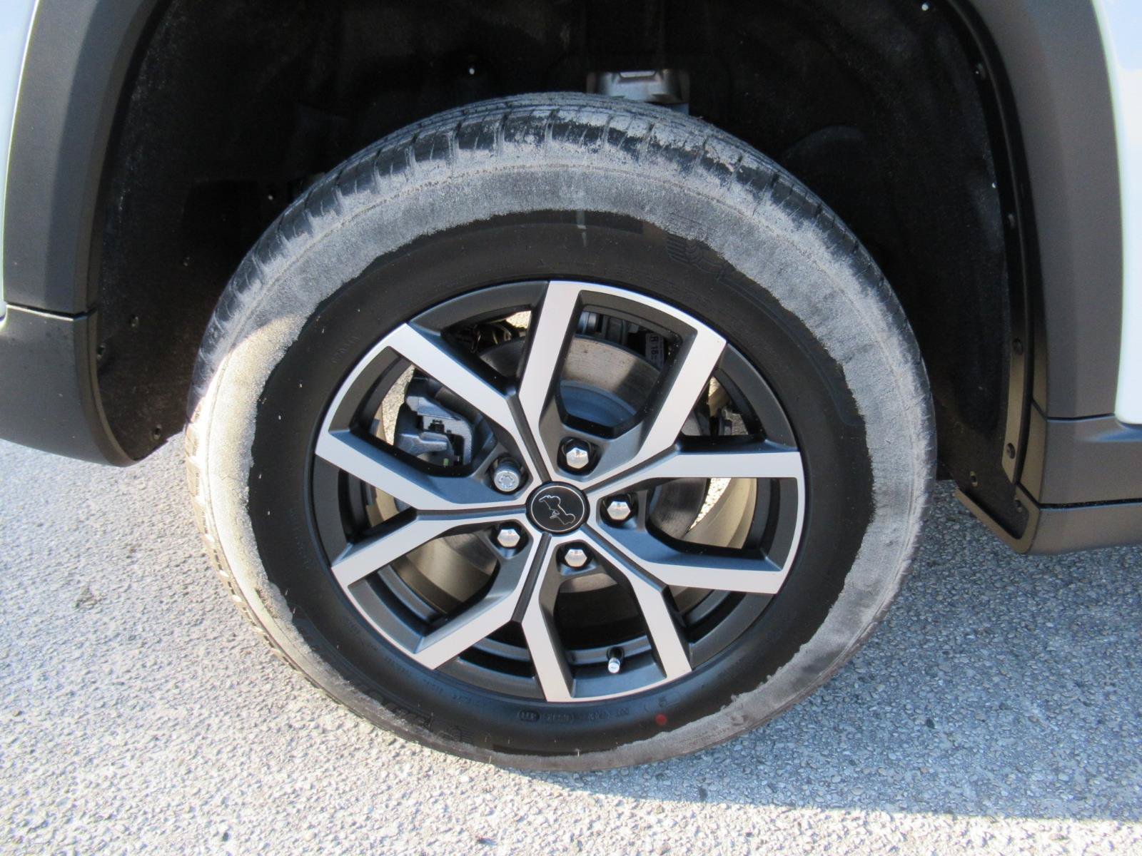 New 2027 Jeep Grand Cherokee Laredo RWD image 8