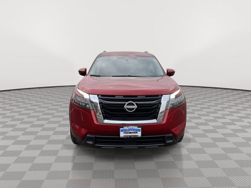 Used 2024 Nissan Pathfinder SV image 2