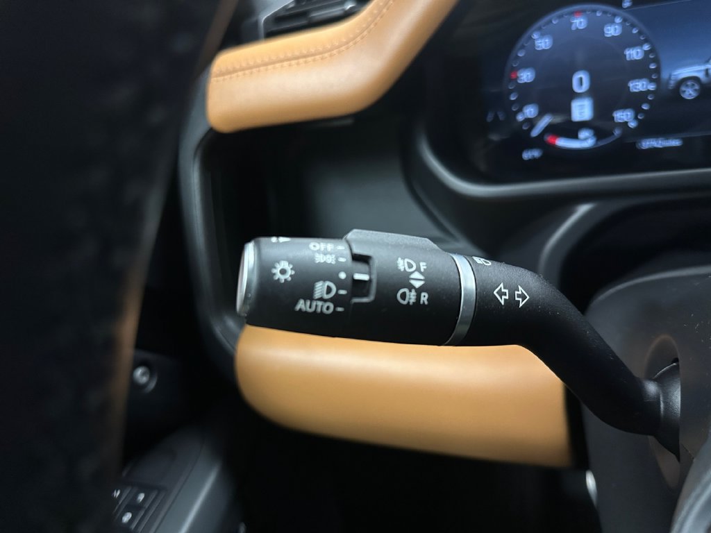 Used 2024 Land Rover Defender 110 X AWD/4WD image 21
