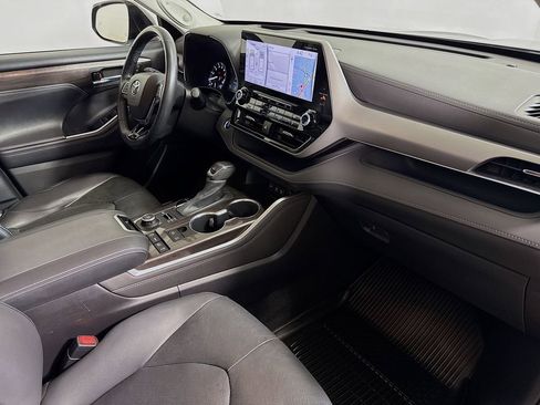 Certified 2021 Toyota Highlander Platinum image 30