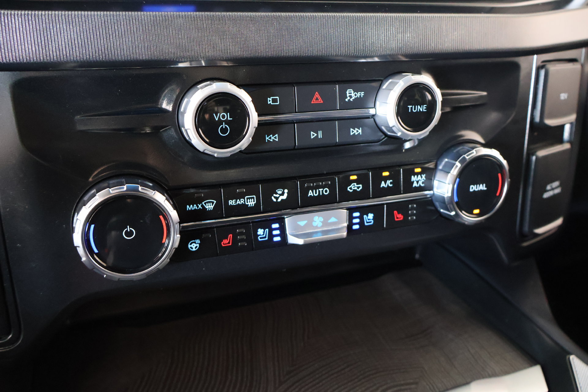 Used 2025 Ford F350 Platinum AWD/4WD image 8