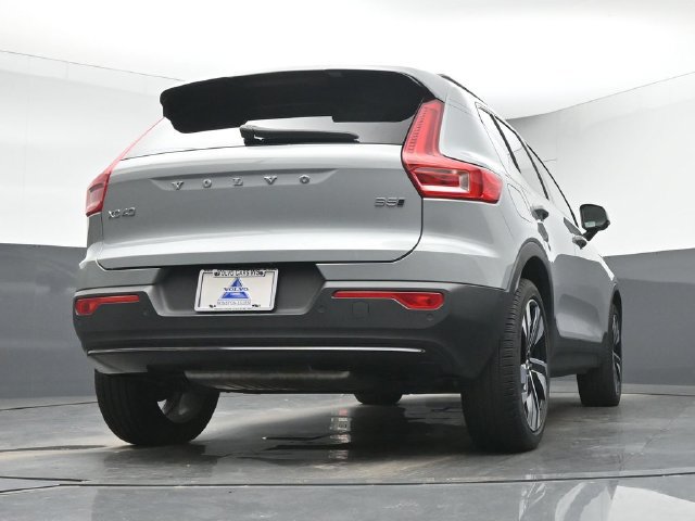 Used 2024 Volvo XC40 B5 Plus w/ Protection Package Premier AWD/4WD image 16