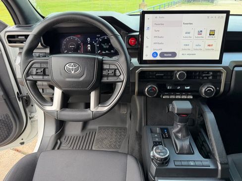 Used 2025 Toyota Tacoma TRD Off-Road AWD/4WD image 32