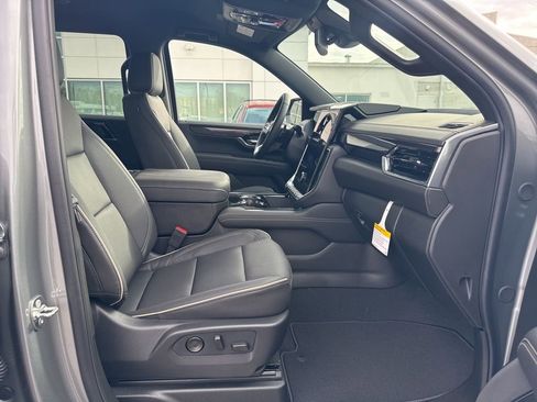 New 2026 GMC Yukon XL Elevation image 21