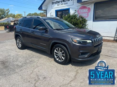 Used 2019 Jeep Cherokee Latitude Plus w/ Comfort/Convenience Group FWD image 1