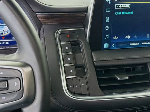 Used 2023 Chevrolet Tahoe Z71 w/ Luxury Package image 21