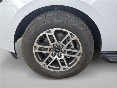 Used 2025 Ford Expedition Active image 15