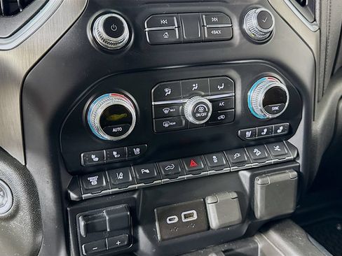 Used 2022 GMC Sierra 3500 Denali w/ Denali Black Diamond Edition AWD/4WD image 16