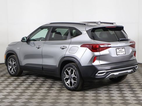 Used 2023 Kia Seltos EX image 9