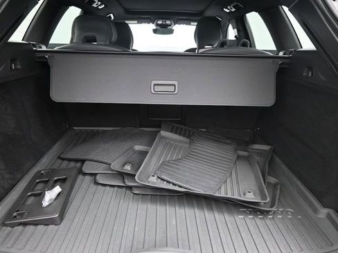 Used 2022 Volvo XC60 B6 R-Design w/ Protection Package Premier image 30