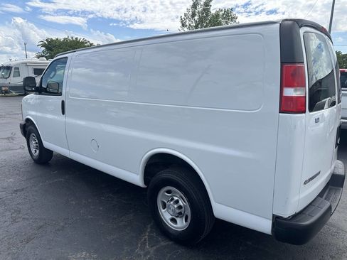 Used 2017 Chevrolet Express 2500 RWD image 9