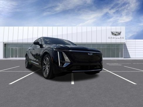 Certified 2024 Cadillac Lyriq Luxury AWD/4WD image 8