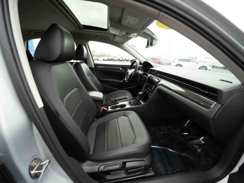 Used 2020 Volkswagen Passat 2.0T R-Line image 26