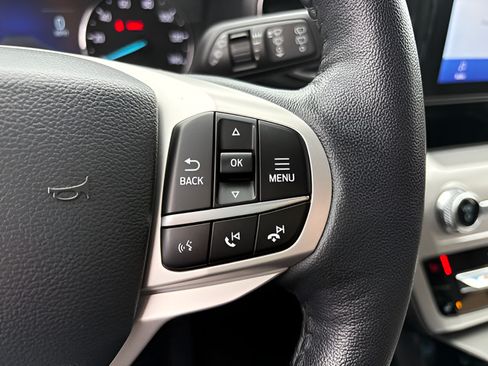 Used 2022 Ford Explorer XLT w/ Equipment Group 202A AWD/4WD image 19