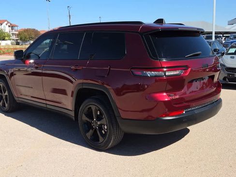 Used 2022 Jeep Grand Cherokee L Laredo image 7