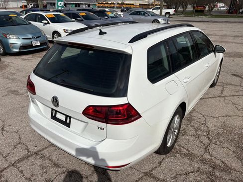 Used 2016 Volkswagen Golf S image 4