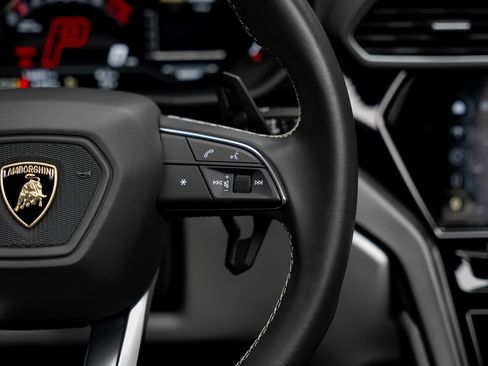 Used 2024 Lamborghini Urus S image 46