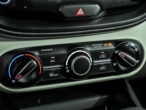 Used 2023 Kia Soul LX w/ Option Group 015 FWD image 27
