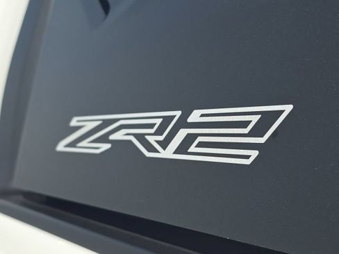 Used 2025 Chevrolet Colorado ZR2 w/ Midnight Edition AWD/4WD image 9
