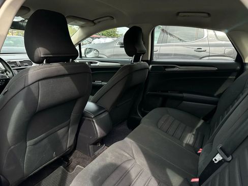 Used 2017 Ford Fusion SE image 12