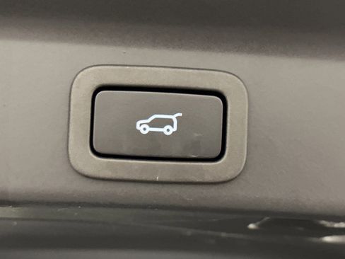 Used 2022 Jaguar F-PACE S image 32