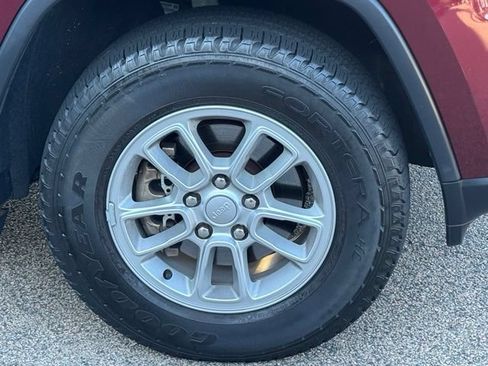 Used 2020 Jeep Grand Cherokee Laredo AWD/4WD image 13