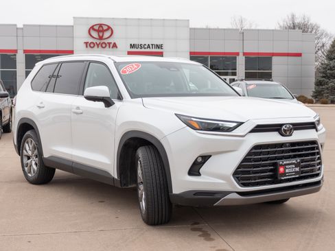 Used 2024 Toyota Grand Highlander Limited image 1