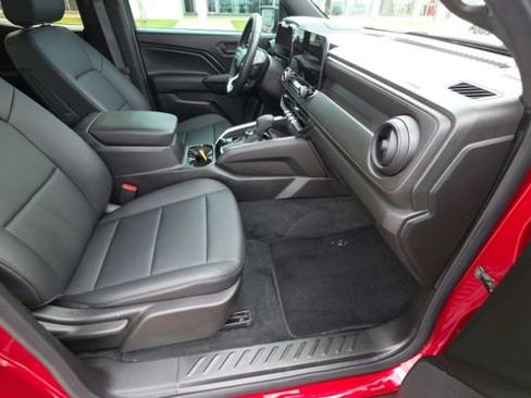 Used 2025 Chevrolet Colorado Trail Boss AWD/4WD image 29