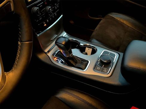 Used 2022 Jeep Grand Cherokee Laredo X image 17