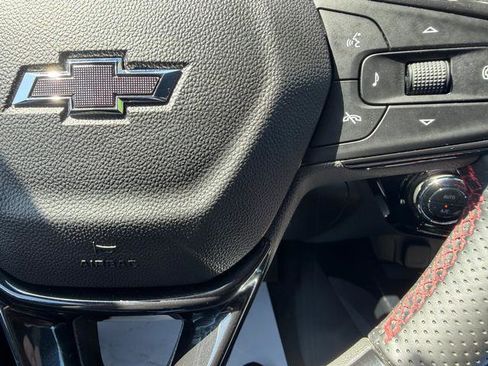 Used 2024 Chevrolet Trax RS w/ Sunroof Package FWD image 5